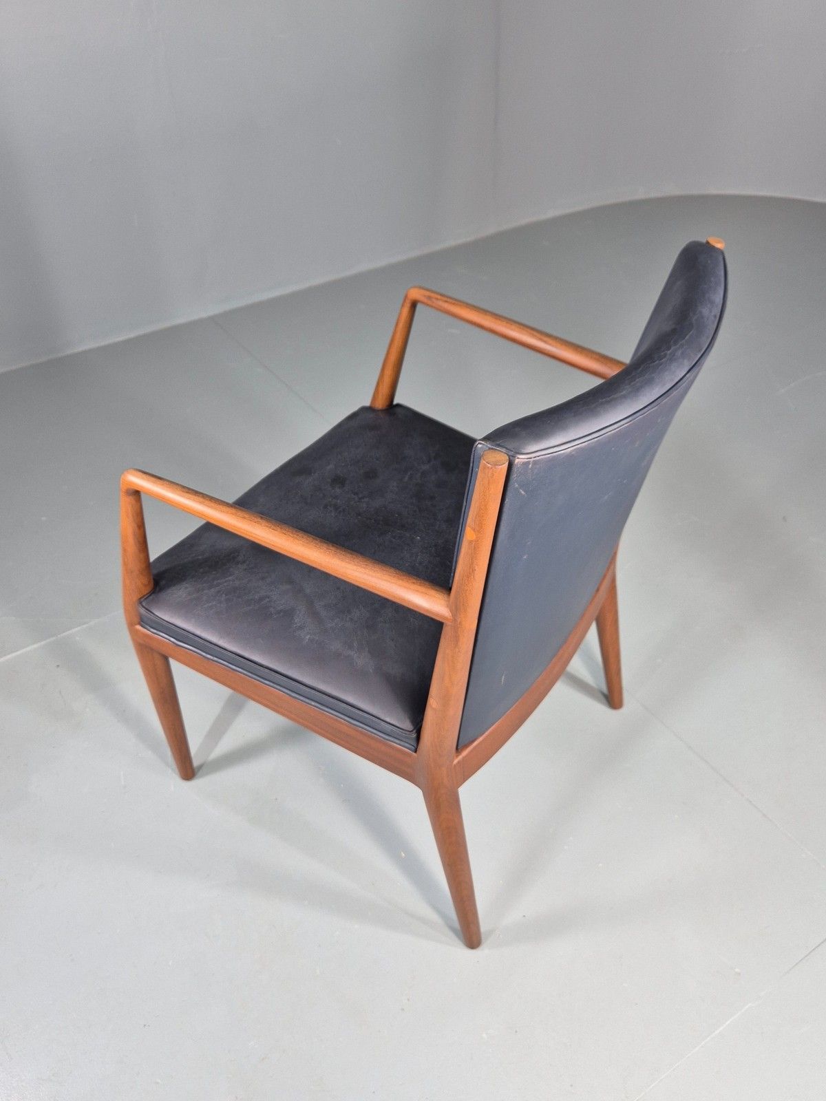 photo vinterior Vintage Mid Century Teak Armchair Blue Leather 1960s Retro Eb11898