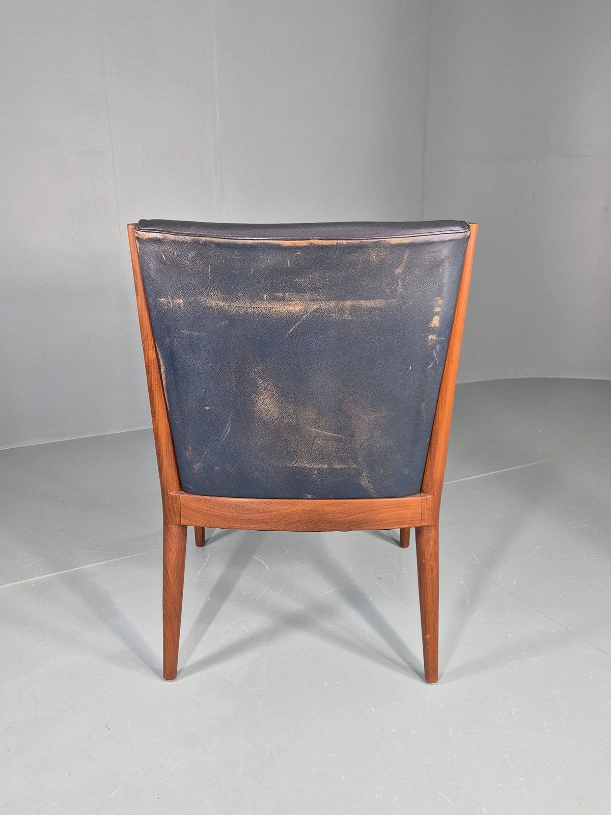 photo vinterior Vintage Mid Century Teak Armchair Blue Leather 1960s Retro Eb11906