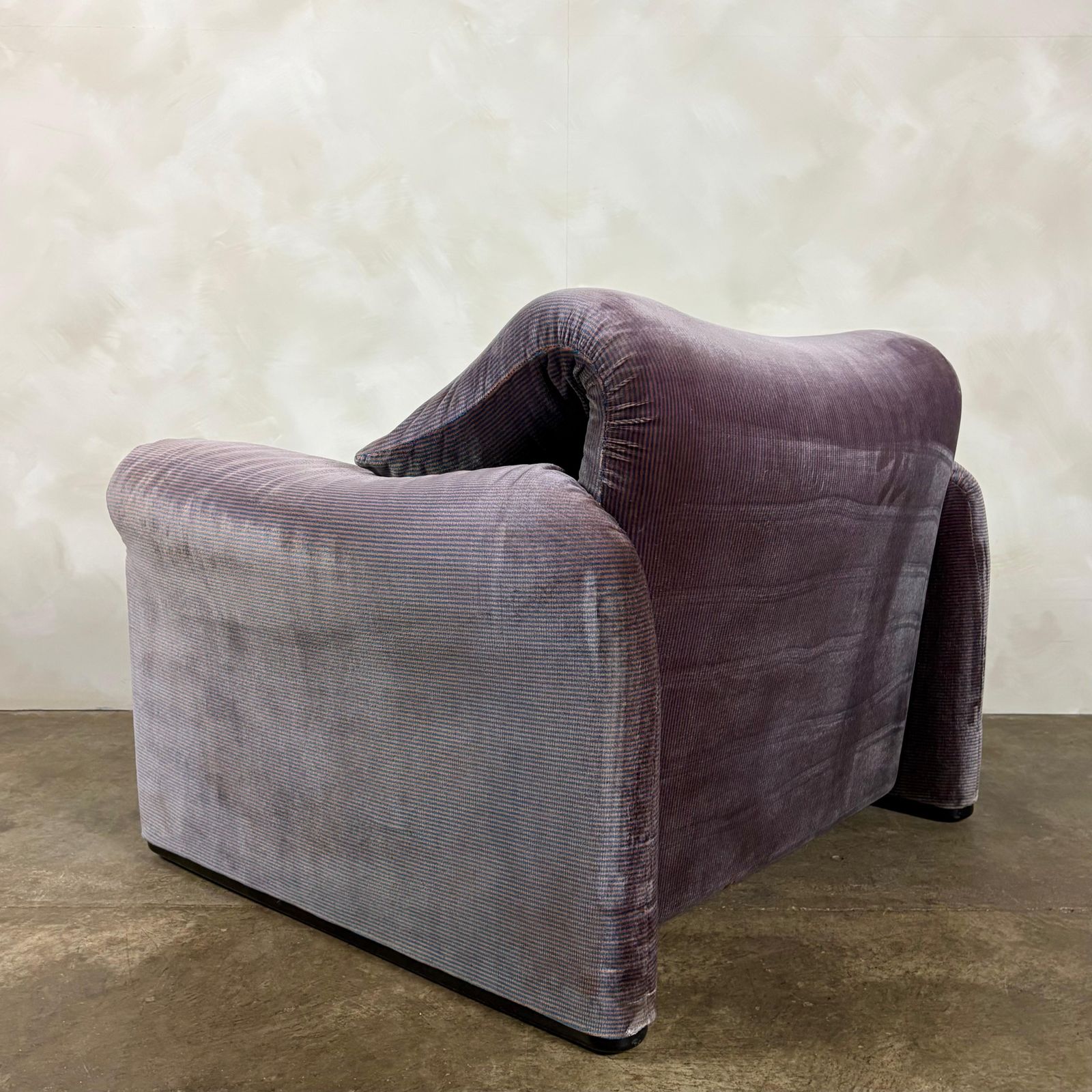 Maralunga Purple Blue Armchair By Vico Magistretti For Cassina 1979 Mid Century Retro Mcm photo vinterior