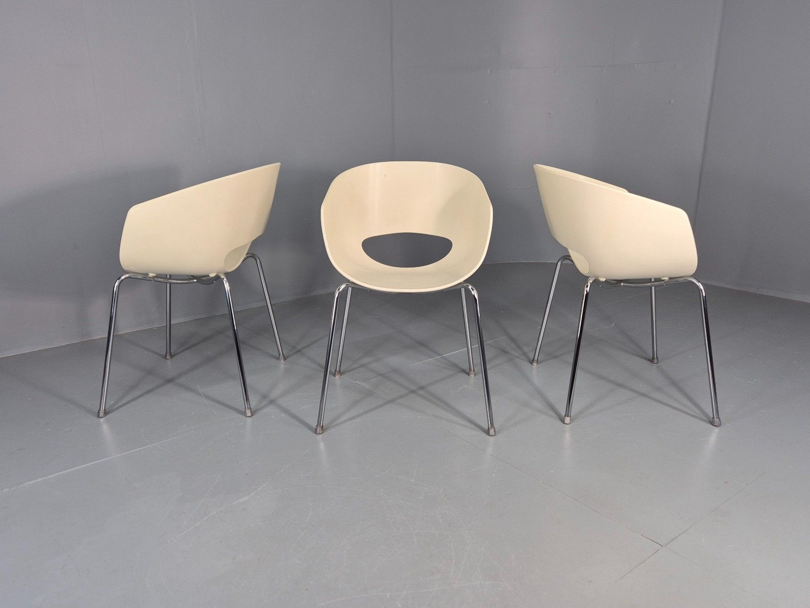 3 Vintage Orbit Chairs Moulded Plastic And Chrome Modern Design Eb12131 photo 200.0