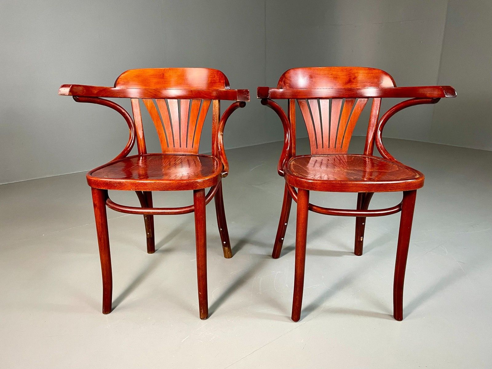 2 Bistro Chairs Thonet Style Mahogany Colour Late Twentieth Century Eb06253 photo Furniture