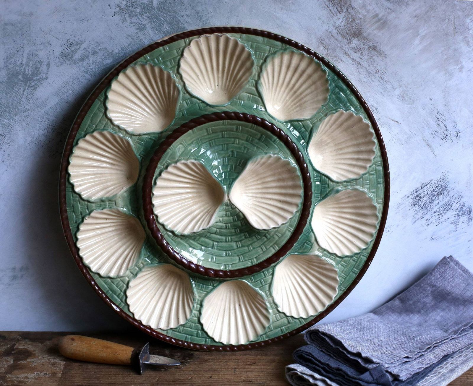 Large Oyster Plate Serving Platter Dish Scallop Shell Vintage French Green & White Majolica Basket Weave photo Home Decor