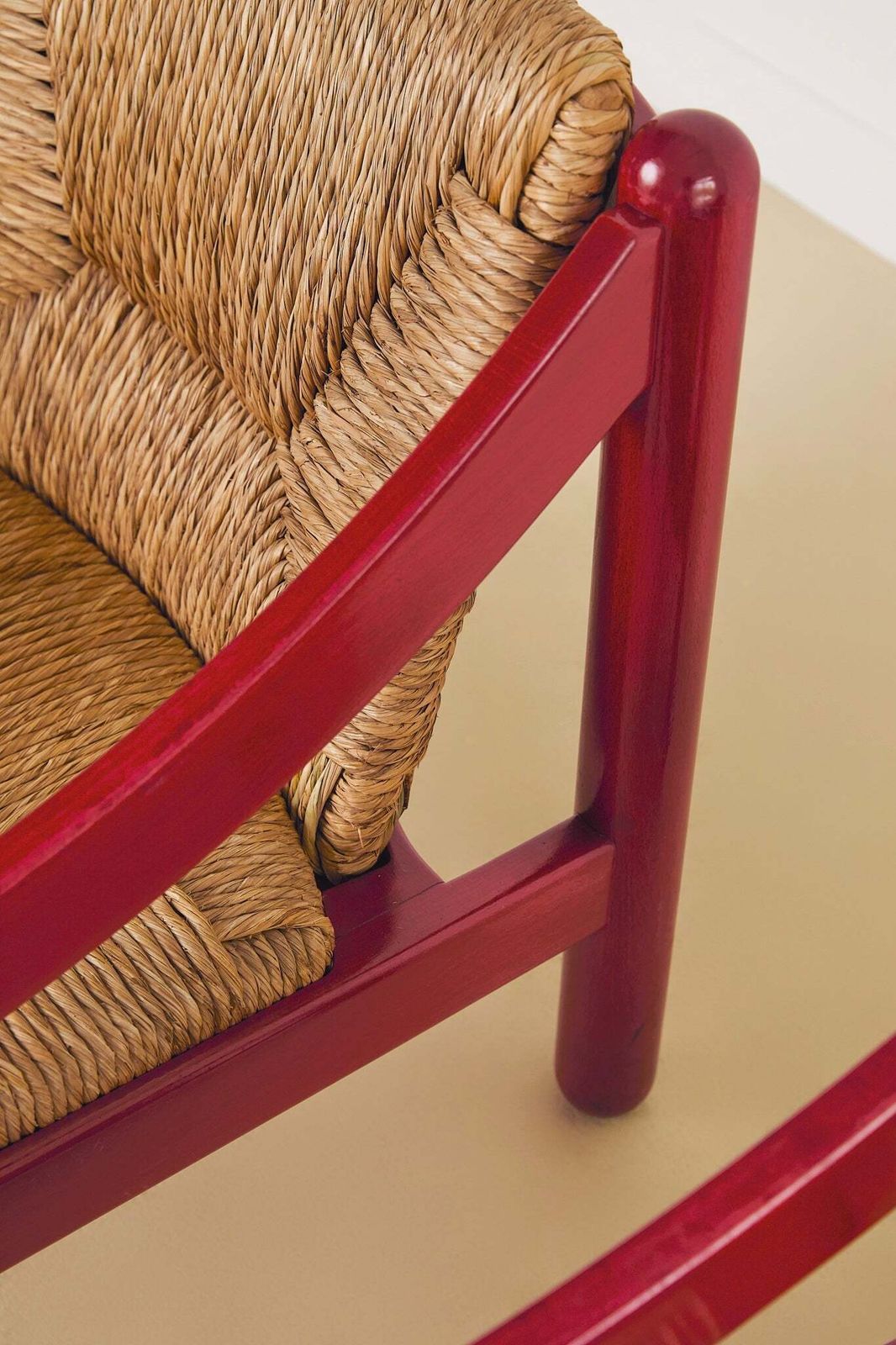 photo vinterior Cassina Carimate Armchair Pair Stained Red