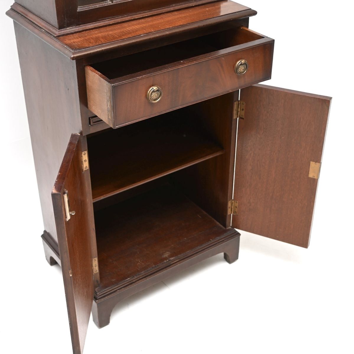 photo furniture Antique Georgian Style Slim Mahogany Bookcase