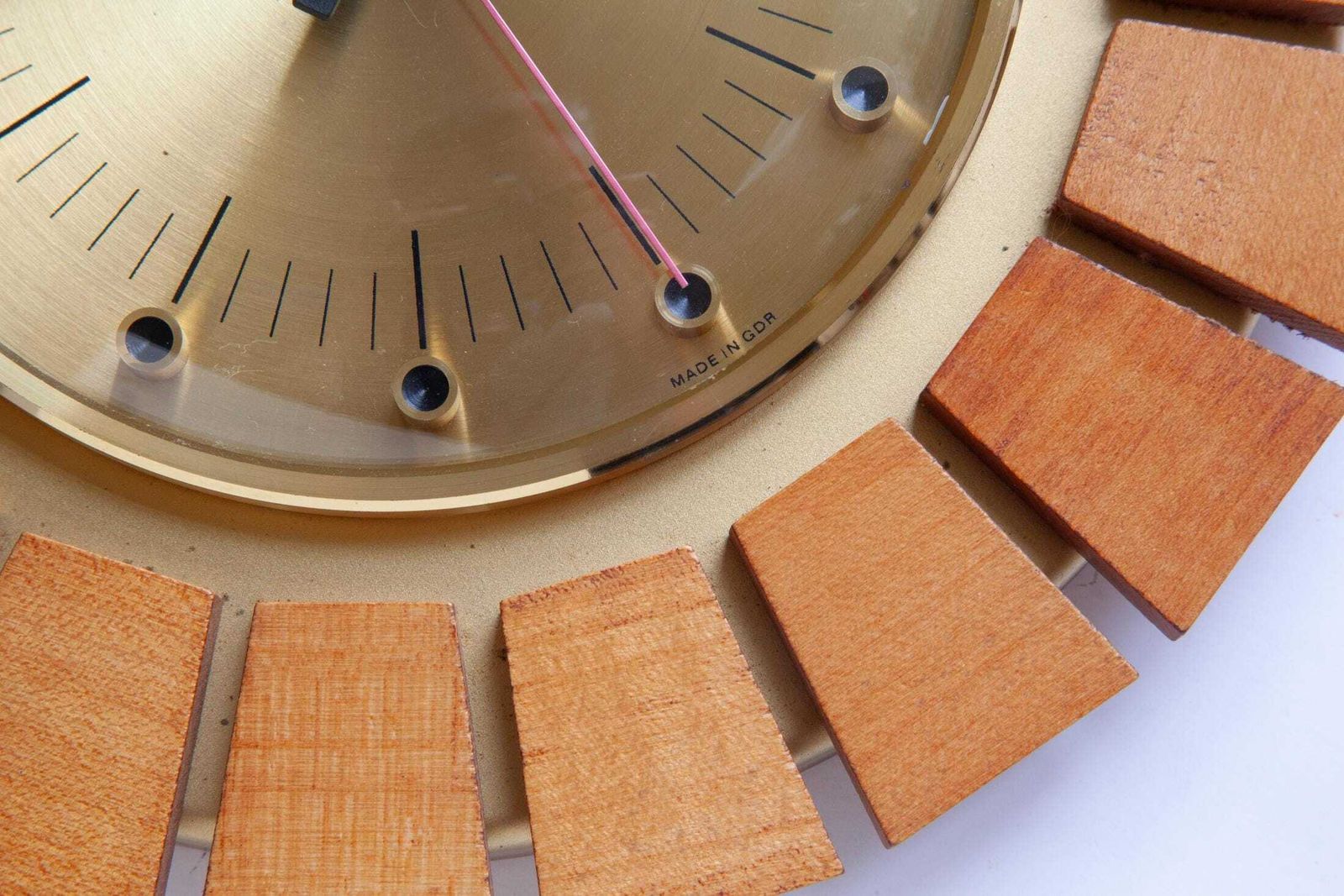 Mid-Century Weimar Duitsland Wandklok | Modernisme Deens 70s Messing Hout Space Age Atomic GDR Starburst MCM 60s photo Woonaccessoires