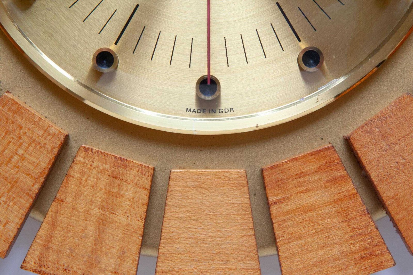 Mid-Century Weimar Duitsland Wandklok | Modernisme Deens 70s Messing Hout Space Age Atomic GDR Starburst MCM 60s photo vinterior
