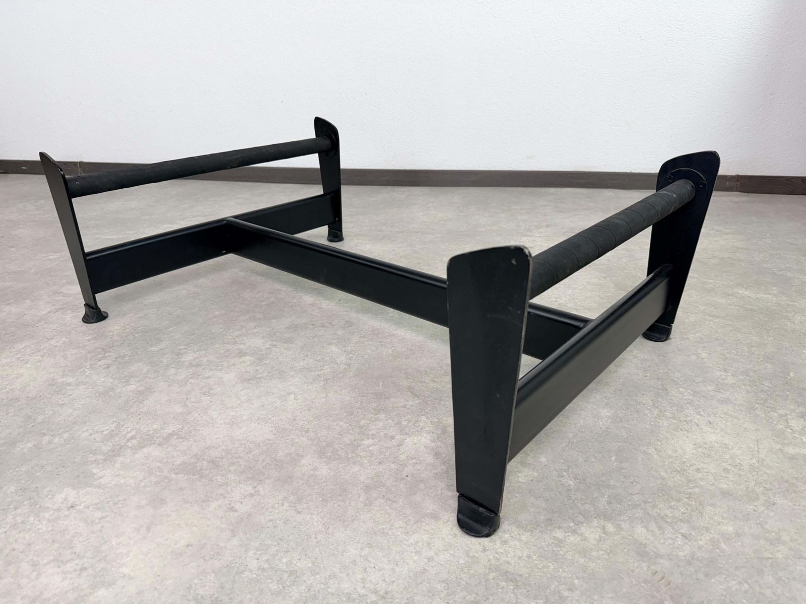 4321.0 Vintage Lc4 Chaise Longue By Le Corbusier In Black Leather photo