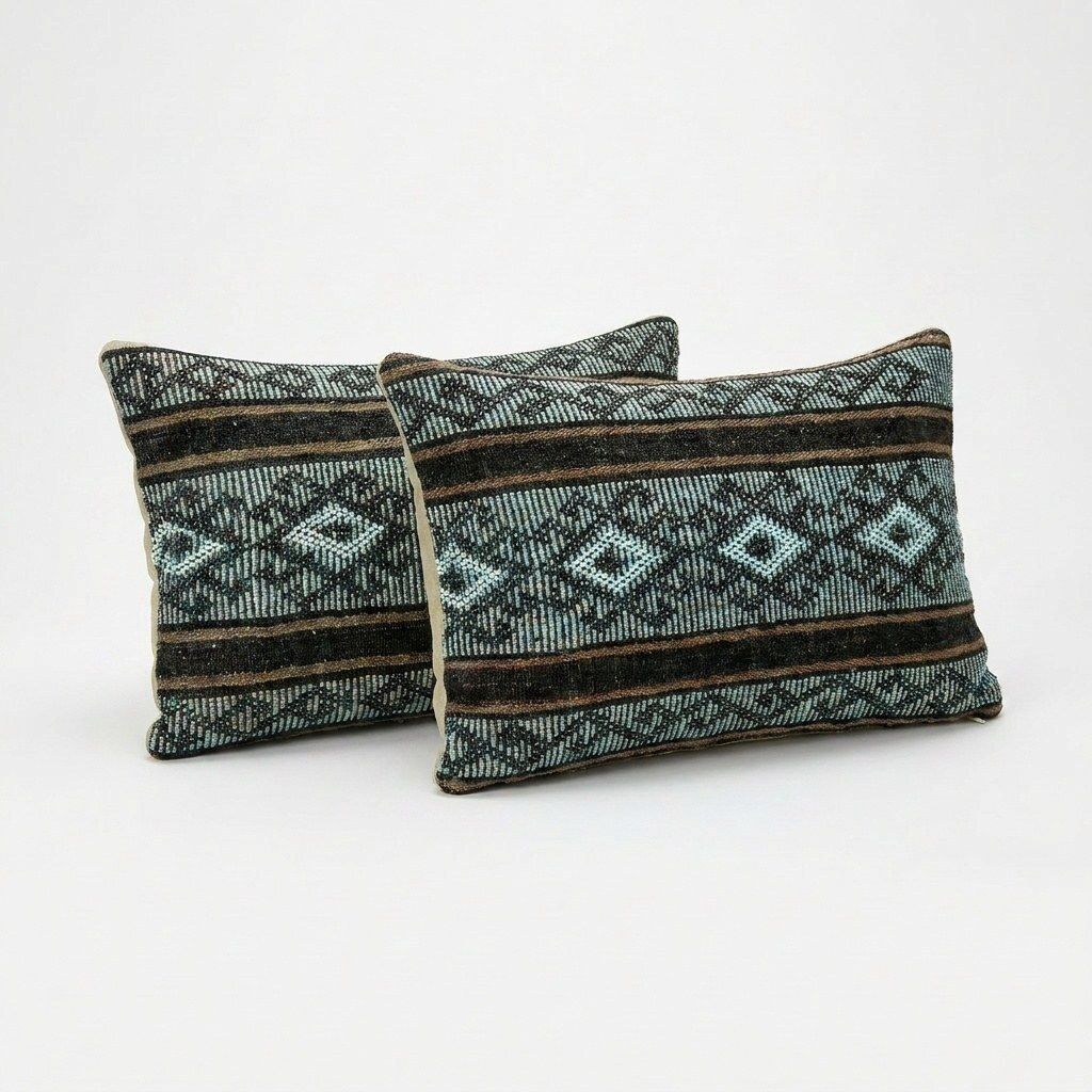 Housses de coussin lombaire vintage en kilim anatolien, 40 x 60 cm et 39 x 60 cm, lot de deux photo for sale