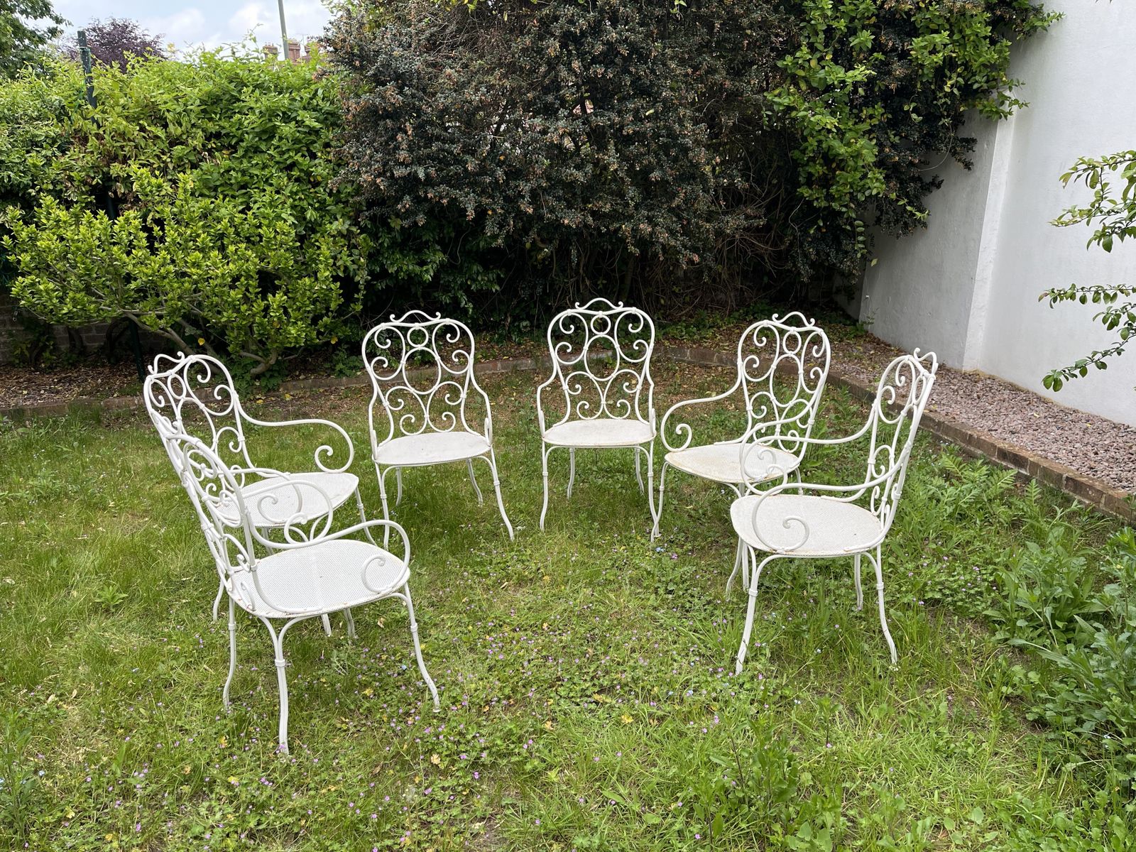 6 Beautiful Victorian Iron Garden Chairs   Great Condition