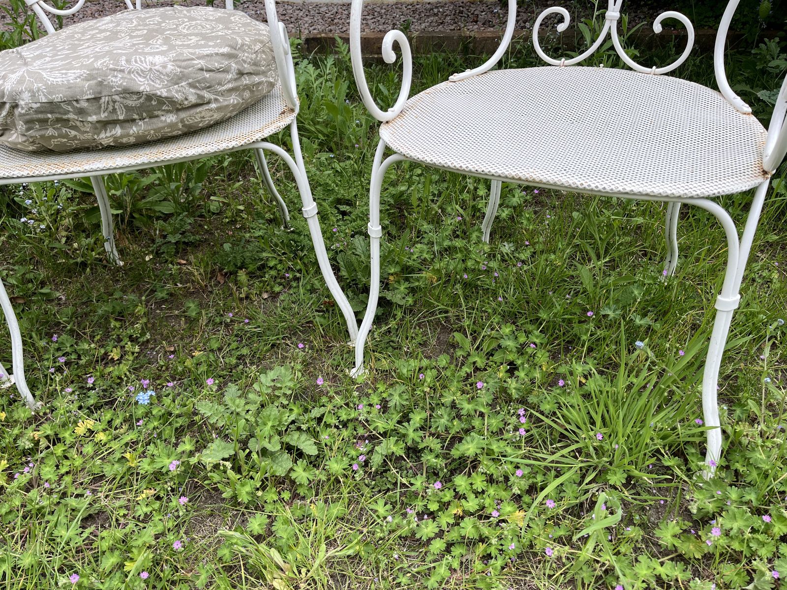 photo for sale 6 Beautiful Victorian Iron Garden Chairs   Great Condition