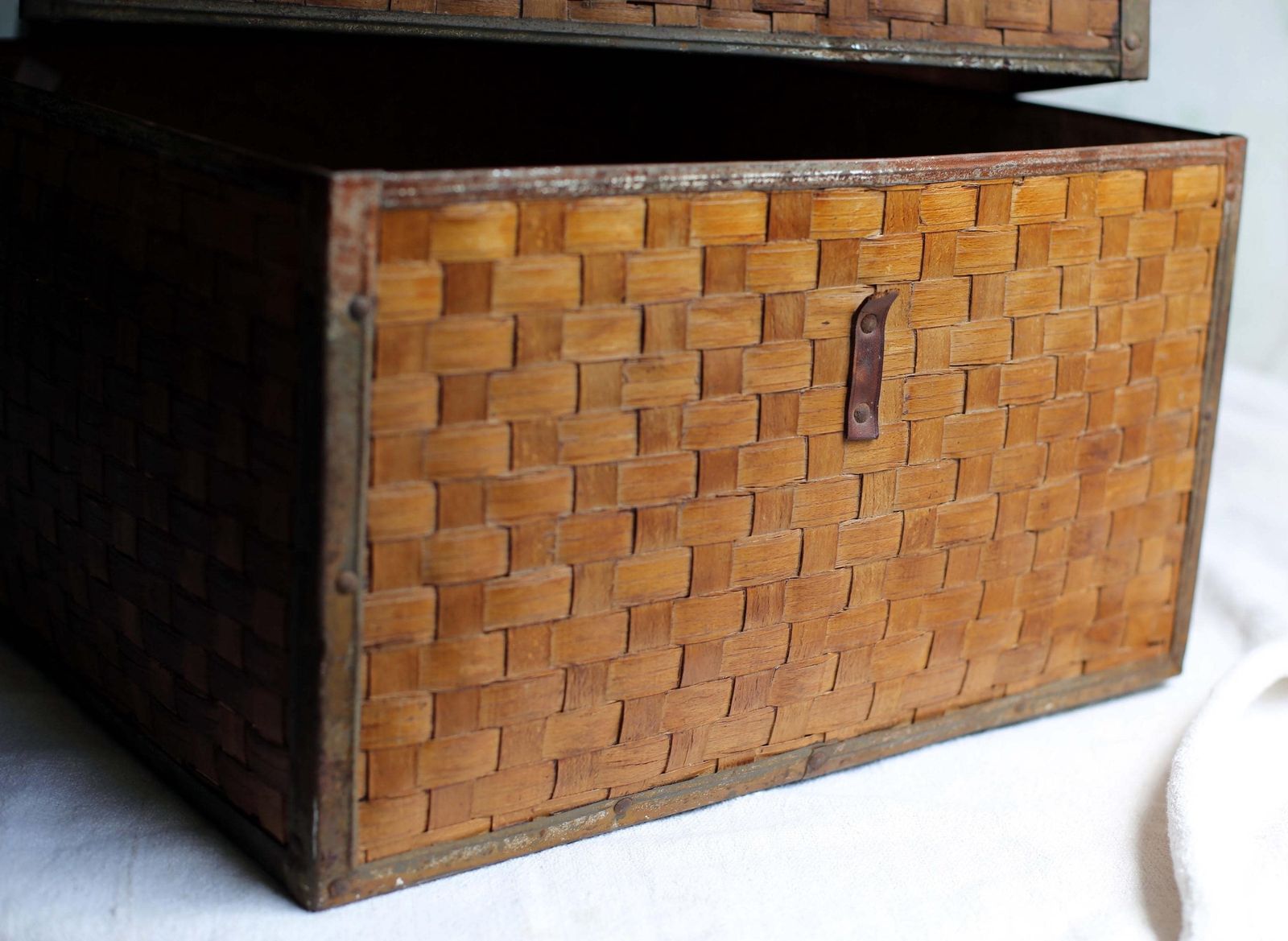 Large Antique Travel Box Woven Splint Wood Basket Square Storage Chest photo vintage