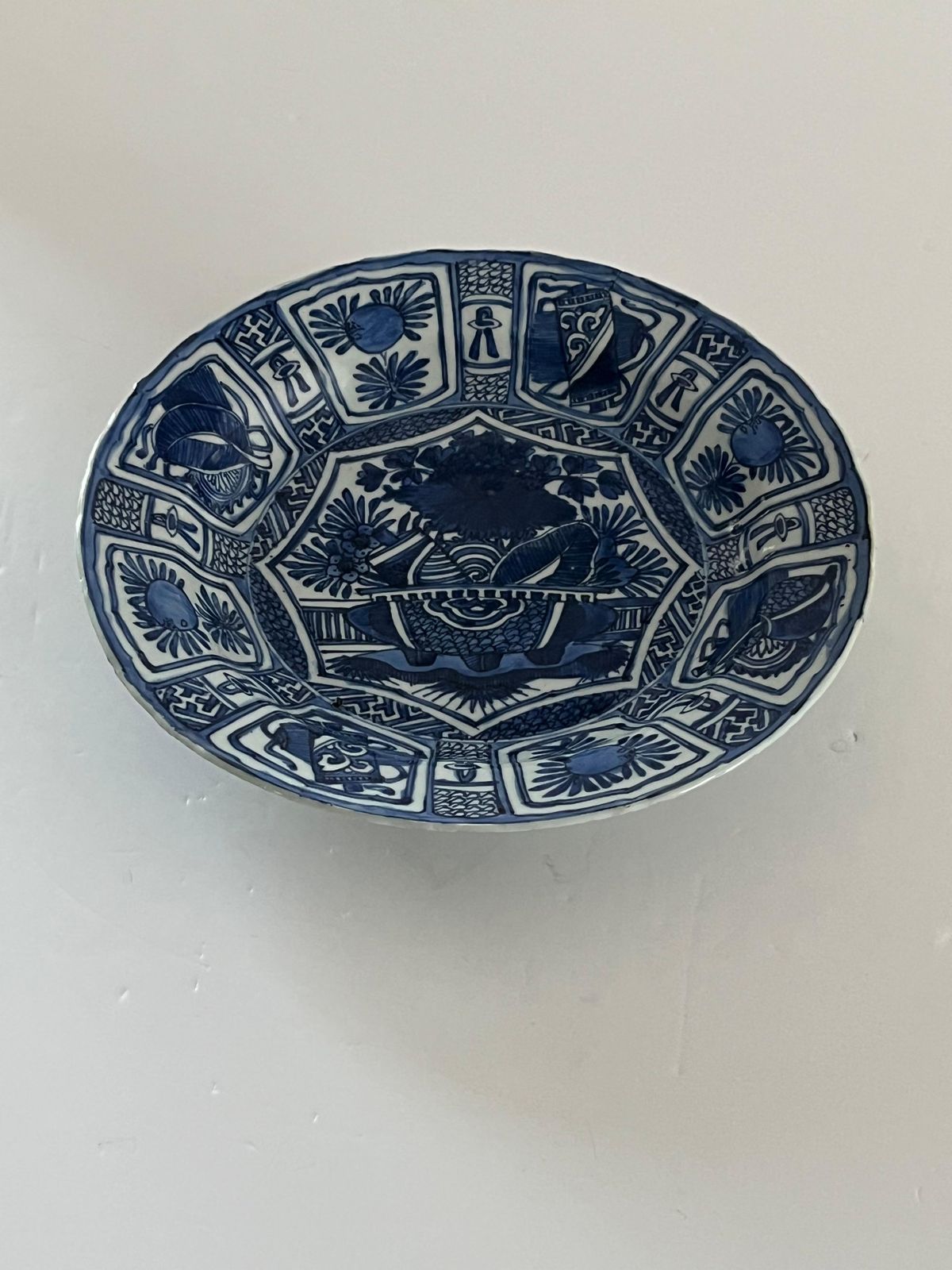 Kraak Chinees exportporselein bord of schaal, blauw en wit, Ming Wanli, ca. 1600 photo for sale