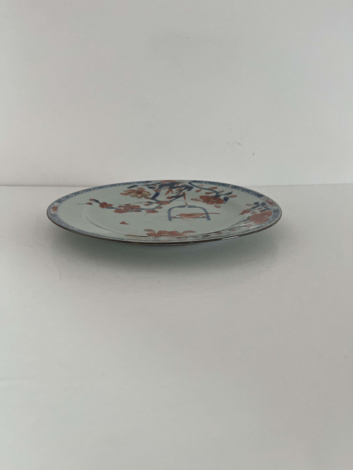 Chinese Kangxi Imari bord, porselein, handgeschilderd met vogel op stok, Qing, ca. 1710 photo Woonaccessoires
