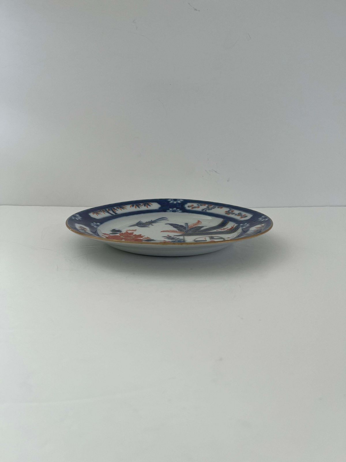 Kangxi Imari bord, Chinees porselein met Fenghuang vogel, ca. 1700 photo Woonaccessoires
