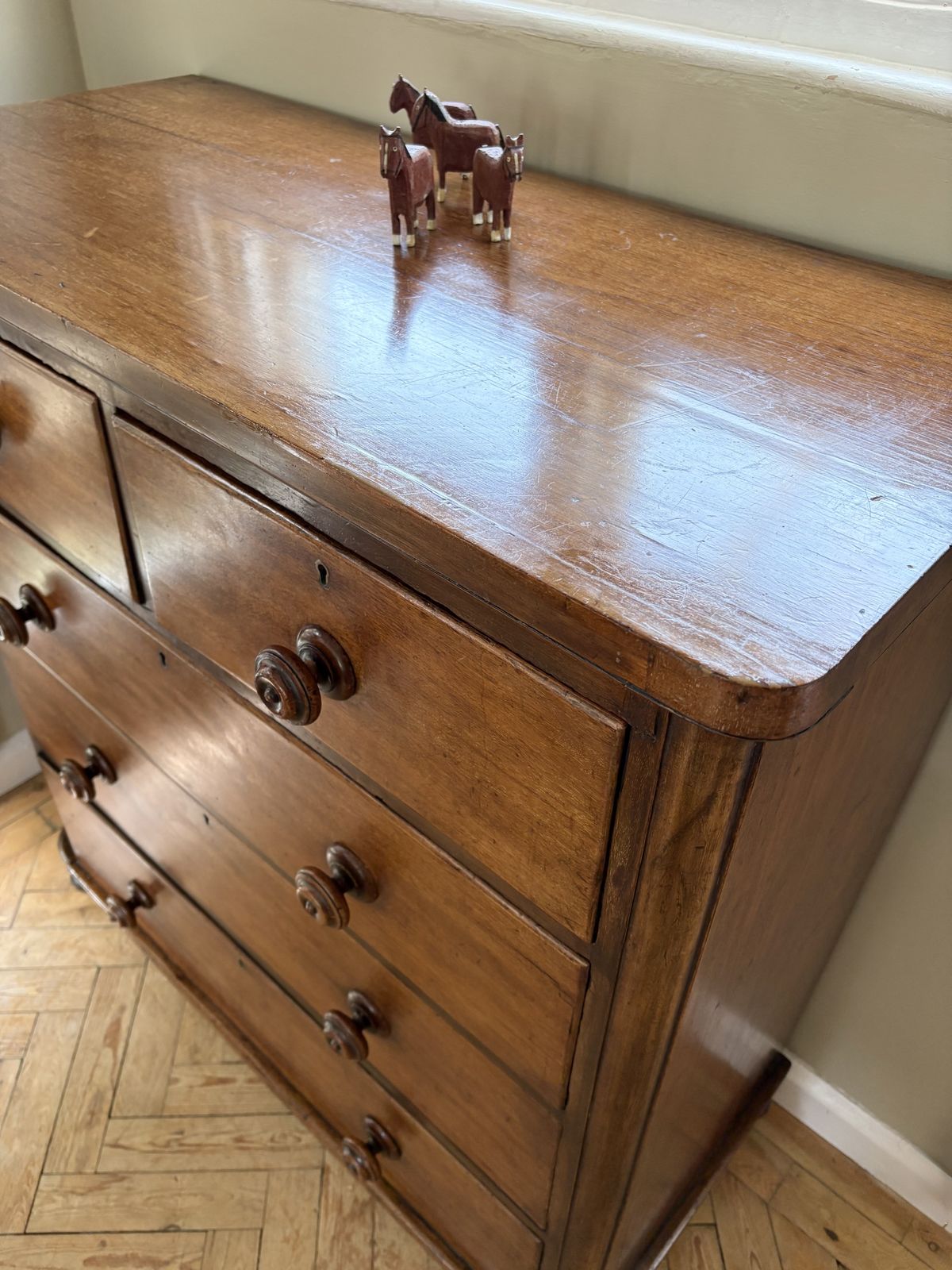 photo furniture Antique Mahogany Chest Of Drawers
