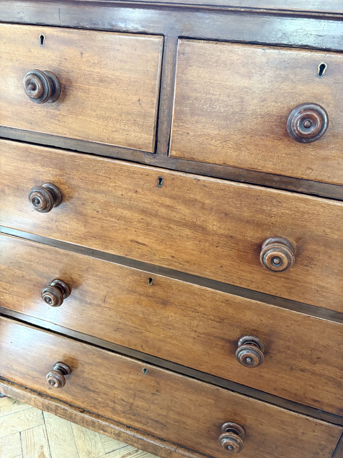 photo vinterior Antique Mahogany Chest Of Drawers