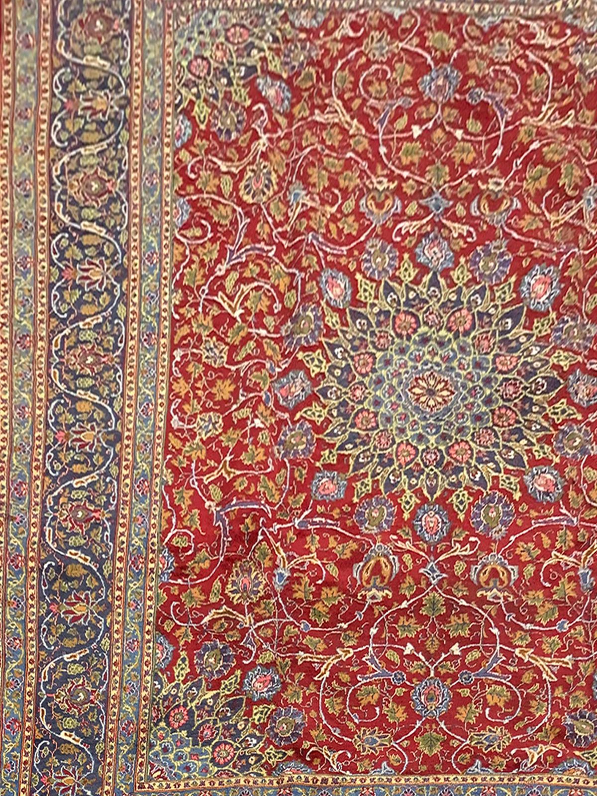 Traditioneel handgemaakt vintage rood wollen vloerkleed, groot oosters tapijt photo vinterior
