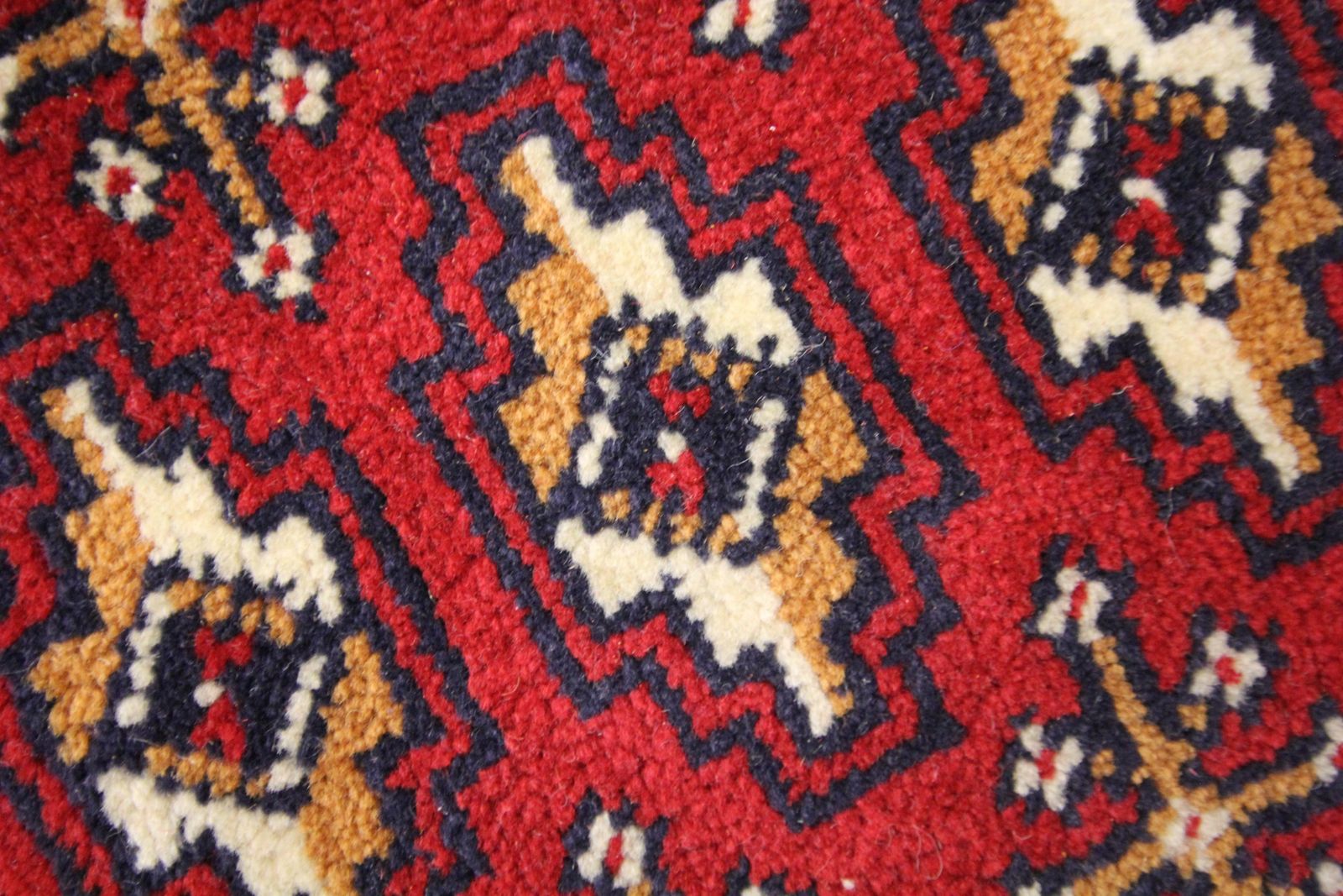 photo for sale Tapis de salon en laine fait main, tapis Turkman rouge, Poshti vintage