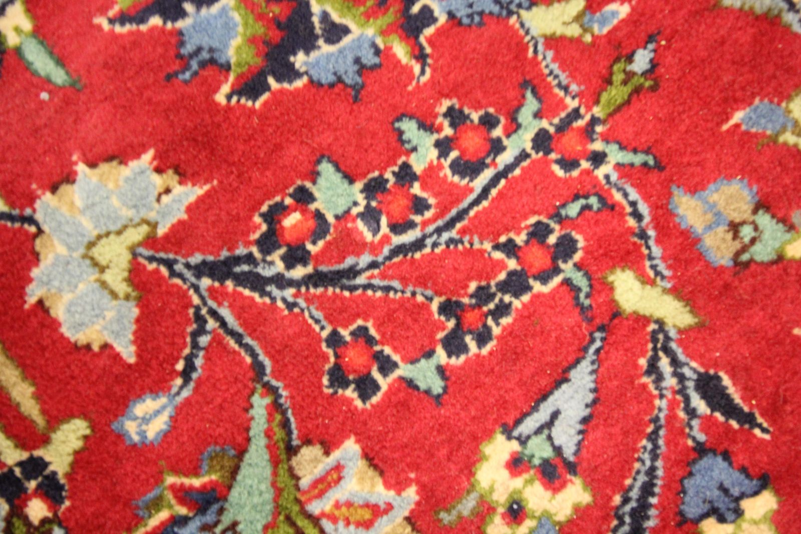 photo for sale Grand tapis traditionnel rouge vintage, tissé à la main, pour salon