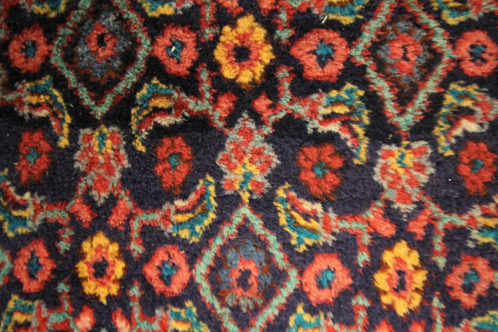 Tapis oriental géométrique traditionnel, fond rouge, fait main photo 4390.0