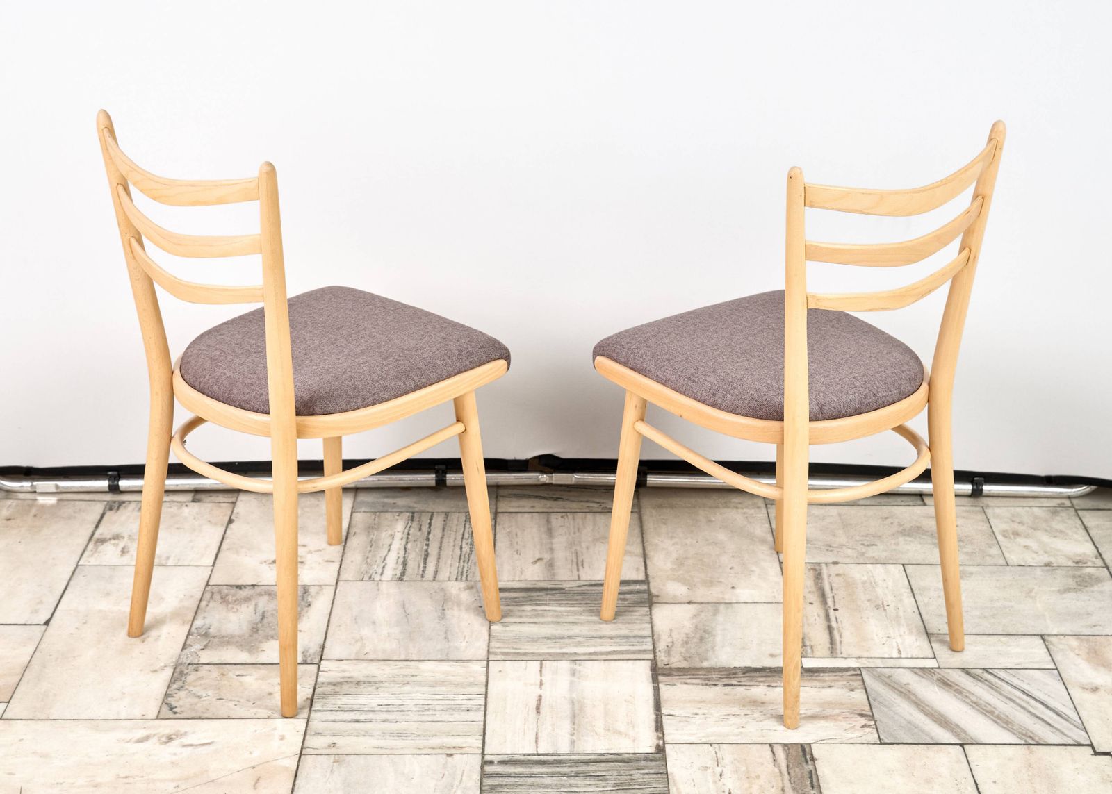 photo vintage Set Of 4 Wooden Chairs Jitona 1960s Czechoslovakia