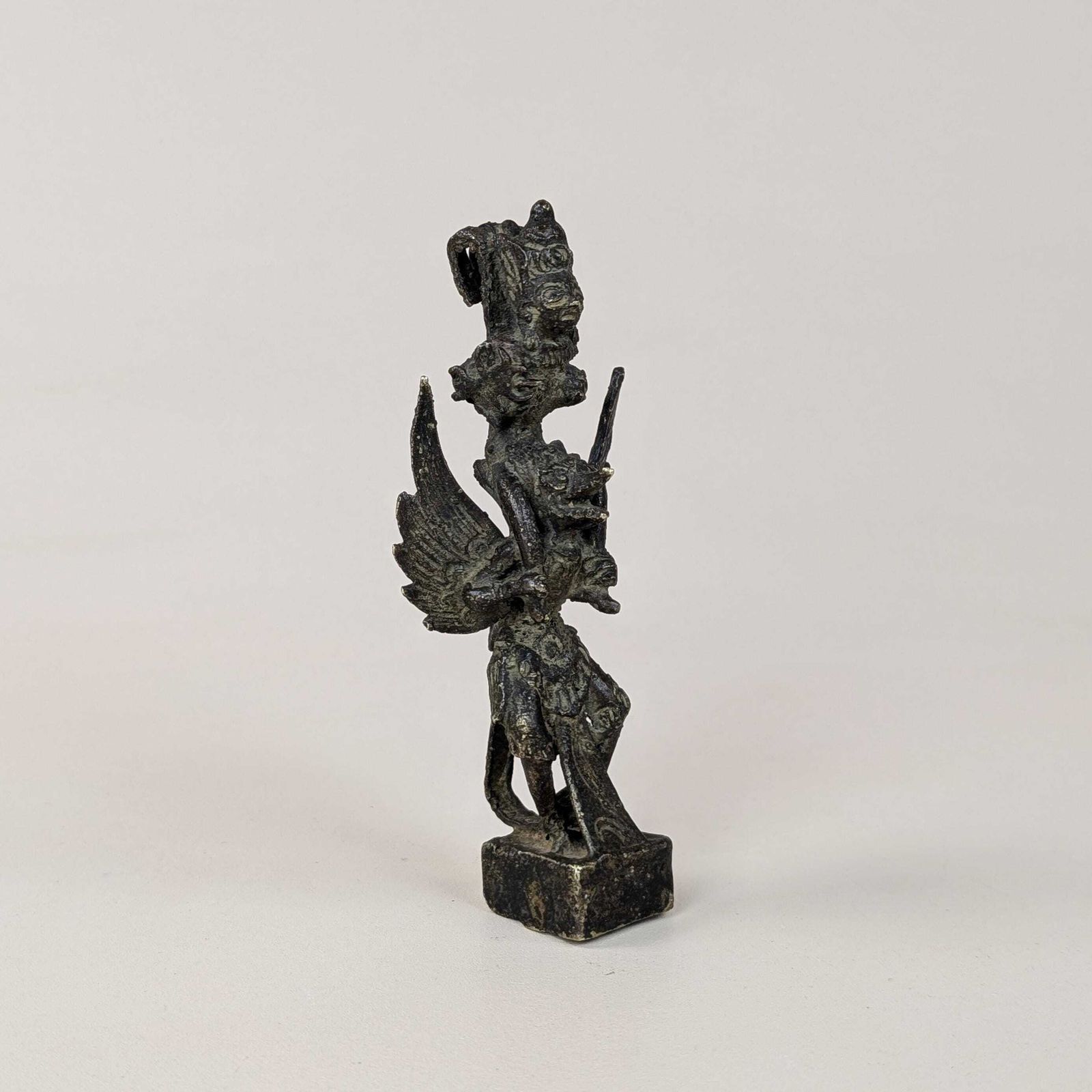 photo furniture Vishnu Garuda Bronze Figurine, Antique Javanese Pole Finial, Sacred Hindu Deity Mount On Hollow Square Base, Dark Patina Asian Altar Decor