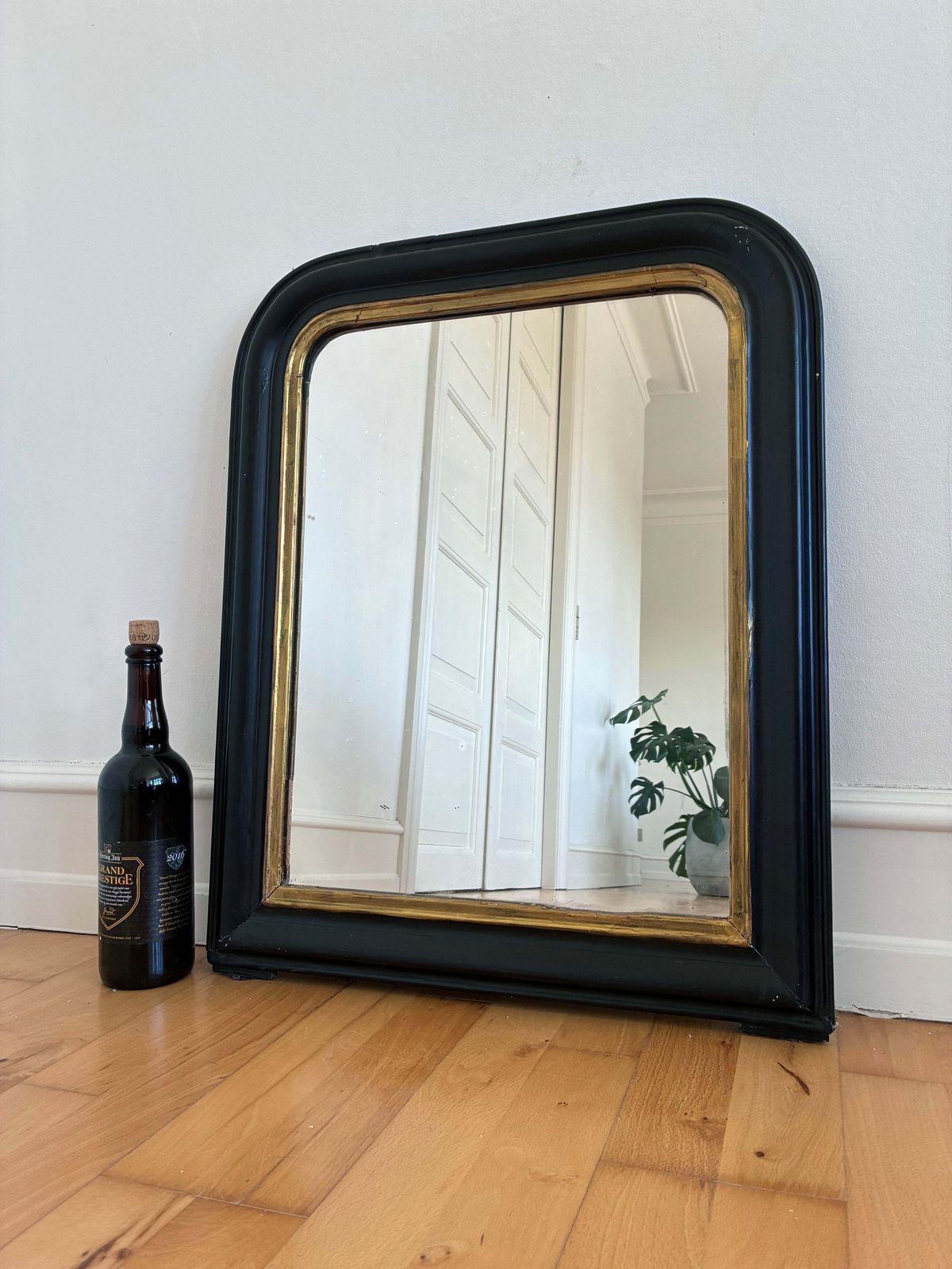 Antique French Louis Philippe Mirror – Black And Gold, Late 19th Century photo vinterior