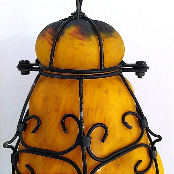 photo furniture Lampe vénitienne en verre soufflé et cage en fer forgé, Murano, années 1960.