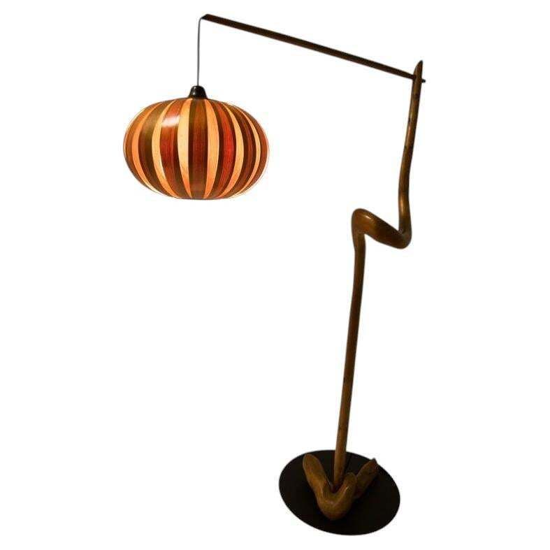 Mid-Century Modern sculpturele houten vloerlamp met fineer, ca. jaren 1960 photo furniture