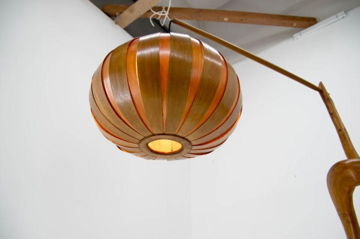 Mid-Century Modern sculpturele houten vloerlamp met fineer, ca. jaren 1960 photo Verlichting