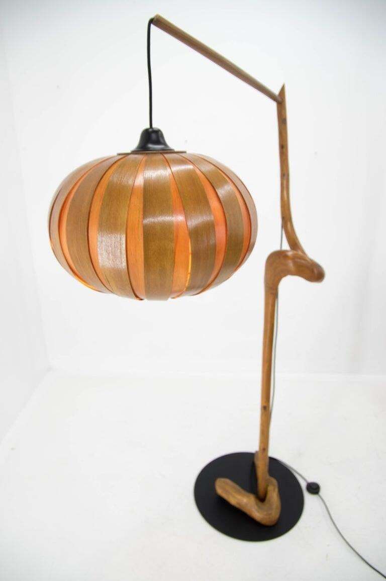 Mid-Century Modern sculpturele houten vloerlamp met fineer, ca. jaren 1960 photo vintage