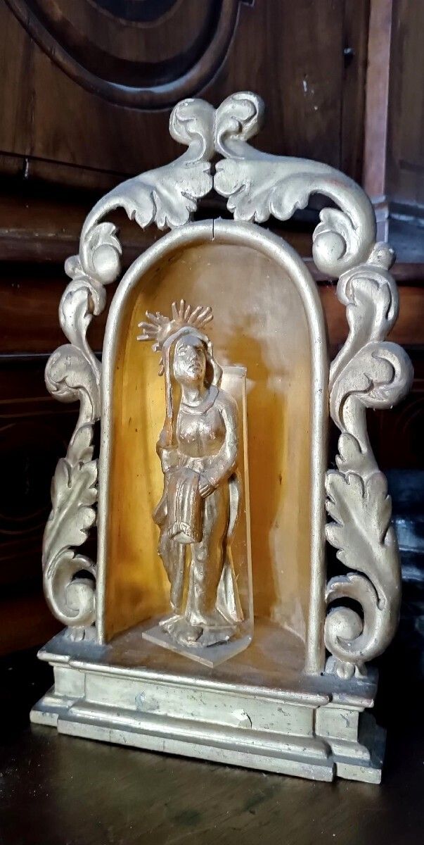 Antique Small Altar Adorned With A Gilded Wooden Sculpture Of The Virgin Mary – Baroque Period photo furniture