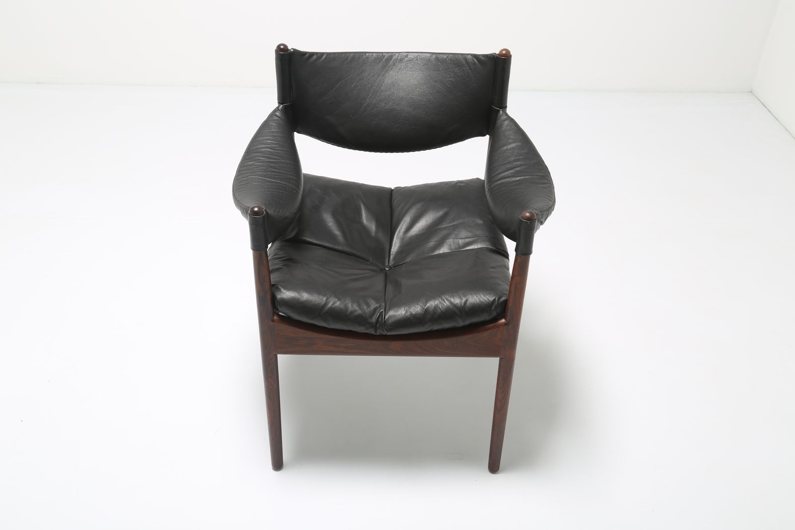 Kristian Vedel 'Modus' fauteuil / armstoel: 6 stuks, zeldzaam uitvoering in palissander en zwart leer, voor Søren Willadsen, Denemarken, jaren 1960 photo vinterior