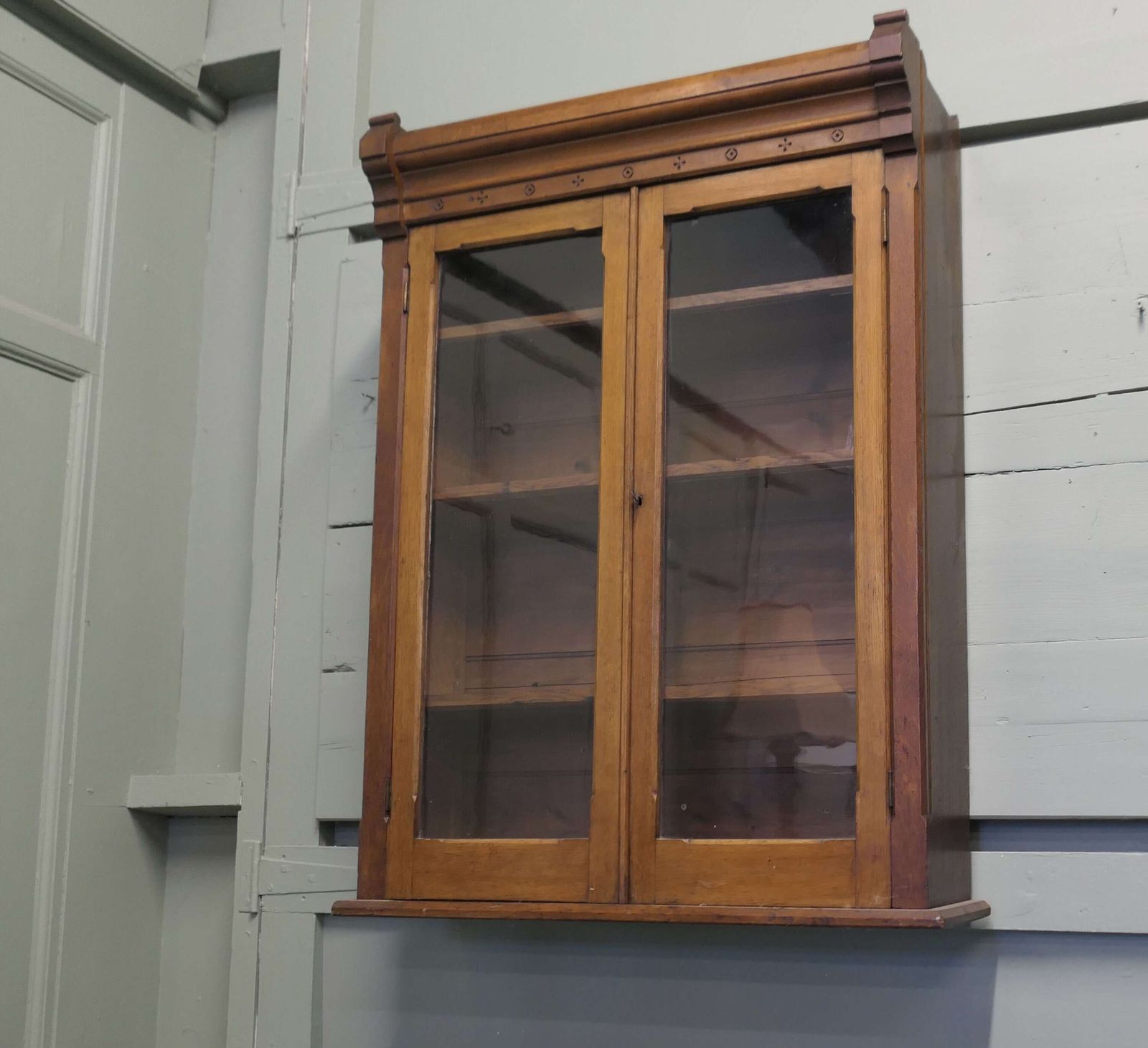 Arts And Crafts Wall Hanging Glazed Cupboard, Bookcase This Is A Very Useful Piece photo 678.0