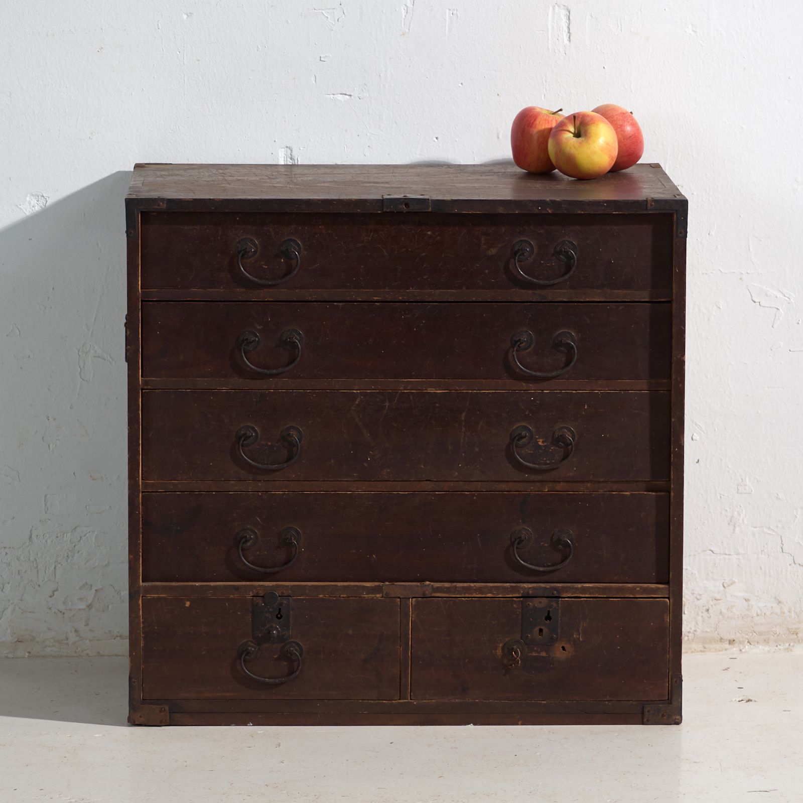 photo furniture Antique Japanese Tansu With Drawers And Iron Hardware – Meiji Period, Japan, Circa 1900