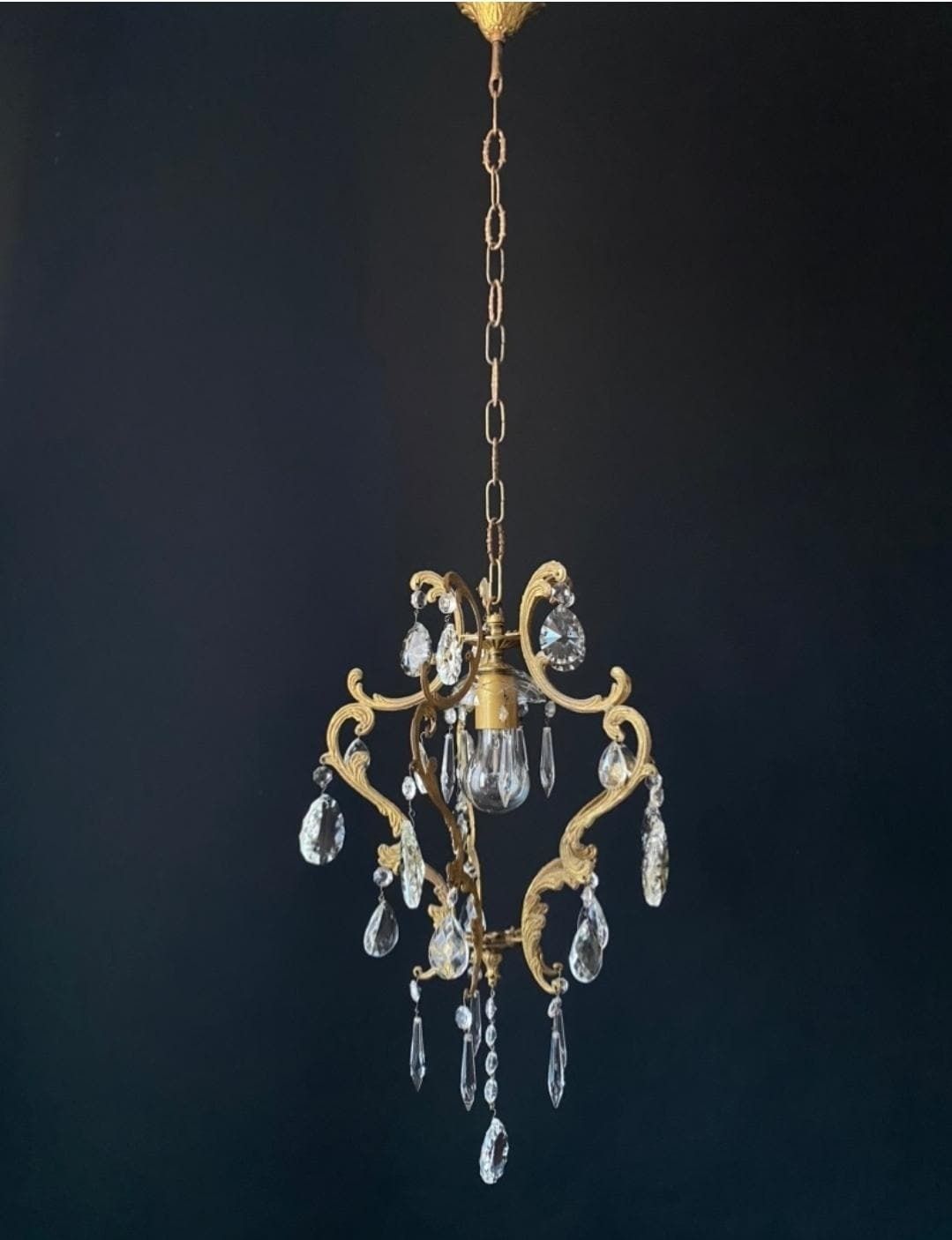 Antieke hanglamp met pendels photo Verlichting