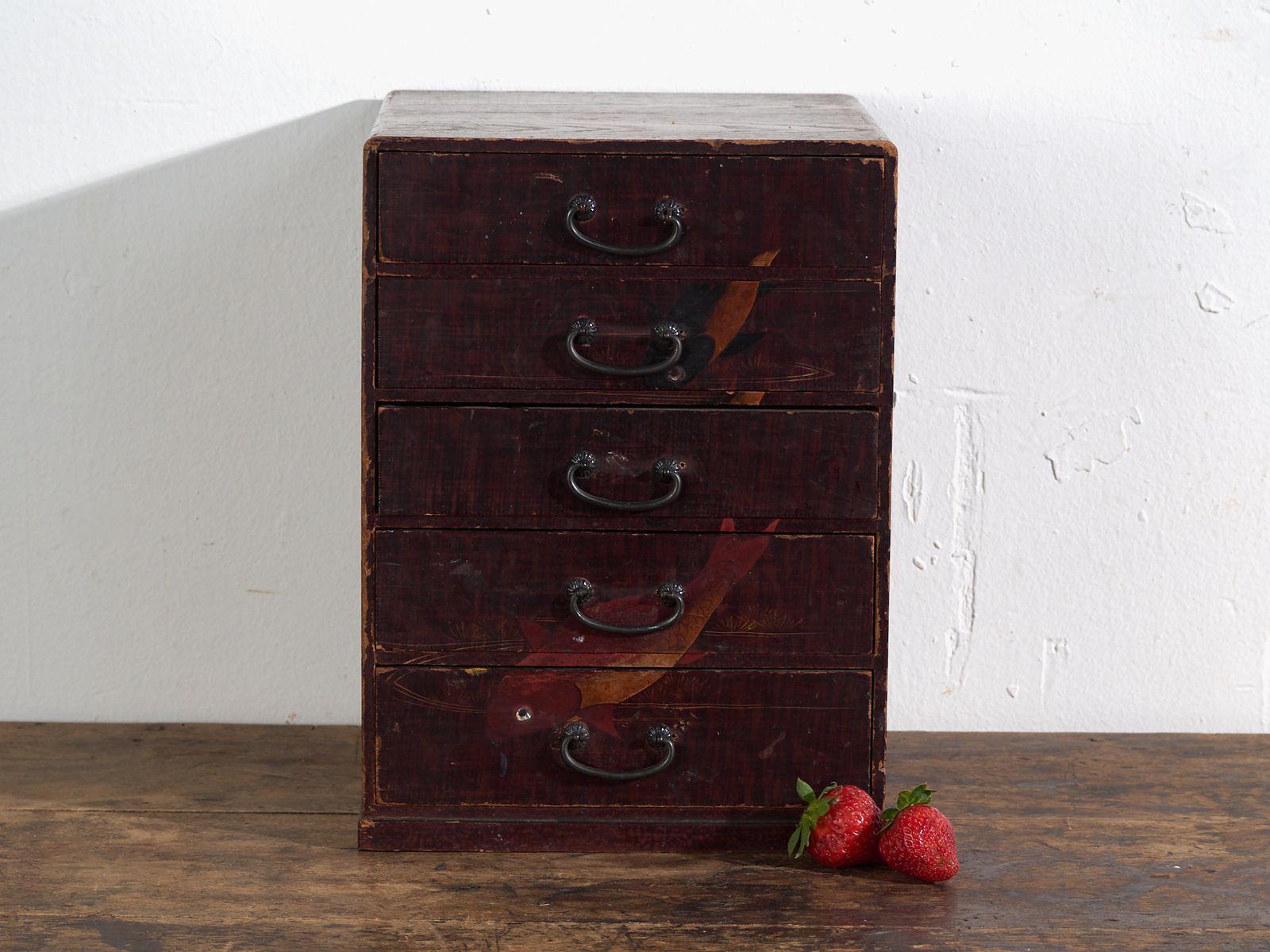 photo furniture Antique Japanese Kodansu Lacquered With Five Drawers – Japan, Circa 1900