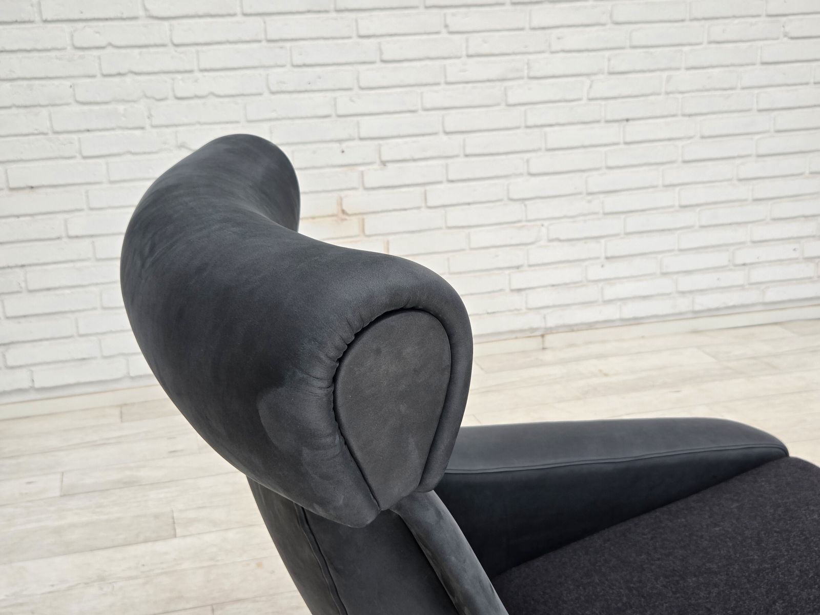 photo vinterior 1970s, Danish Design By Illum Wikkelsø, Reupholstered Armchair, Leather.