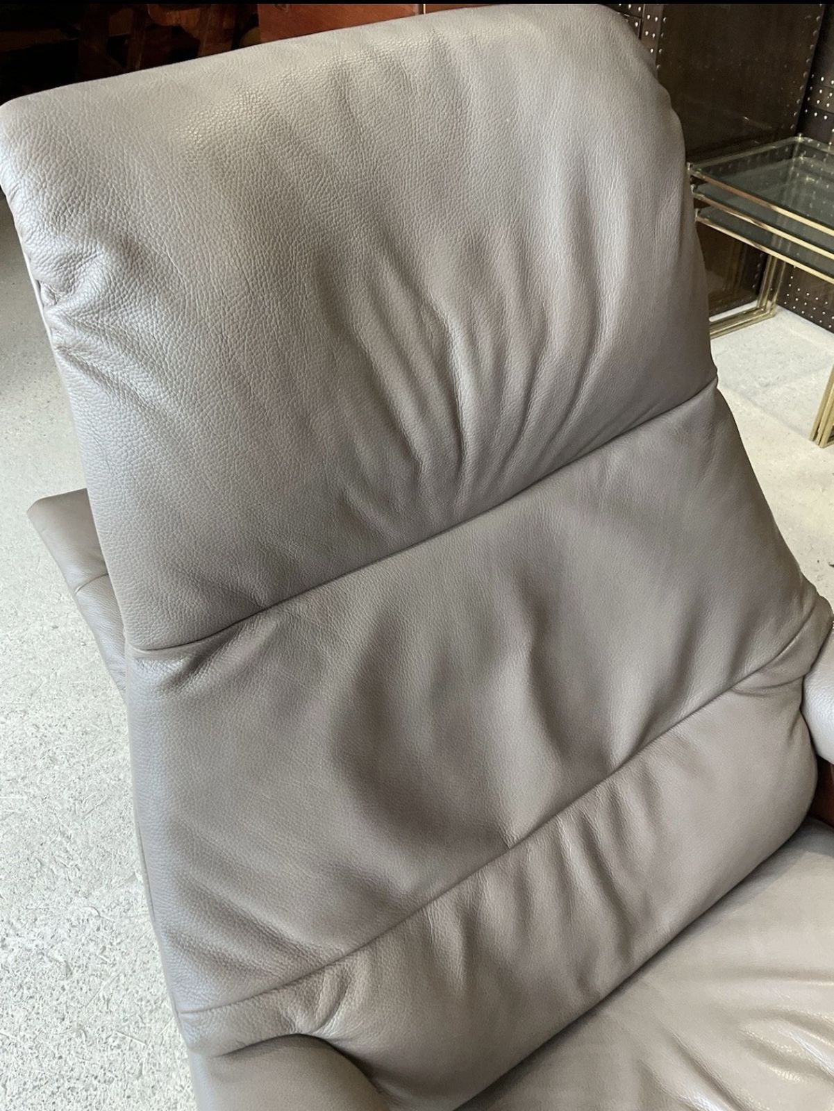 photo furniture Ekornes Stressless Leather Recliner Armchair And Footstool Scandinavian Design