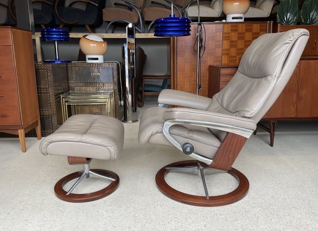 photo vinterior Ekornes Stressless Leather Recliner Armchair And Footstool Scandinavian Design