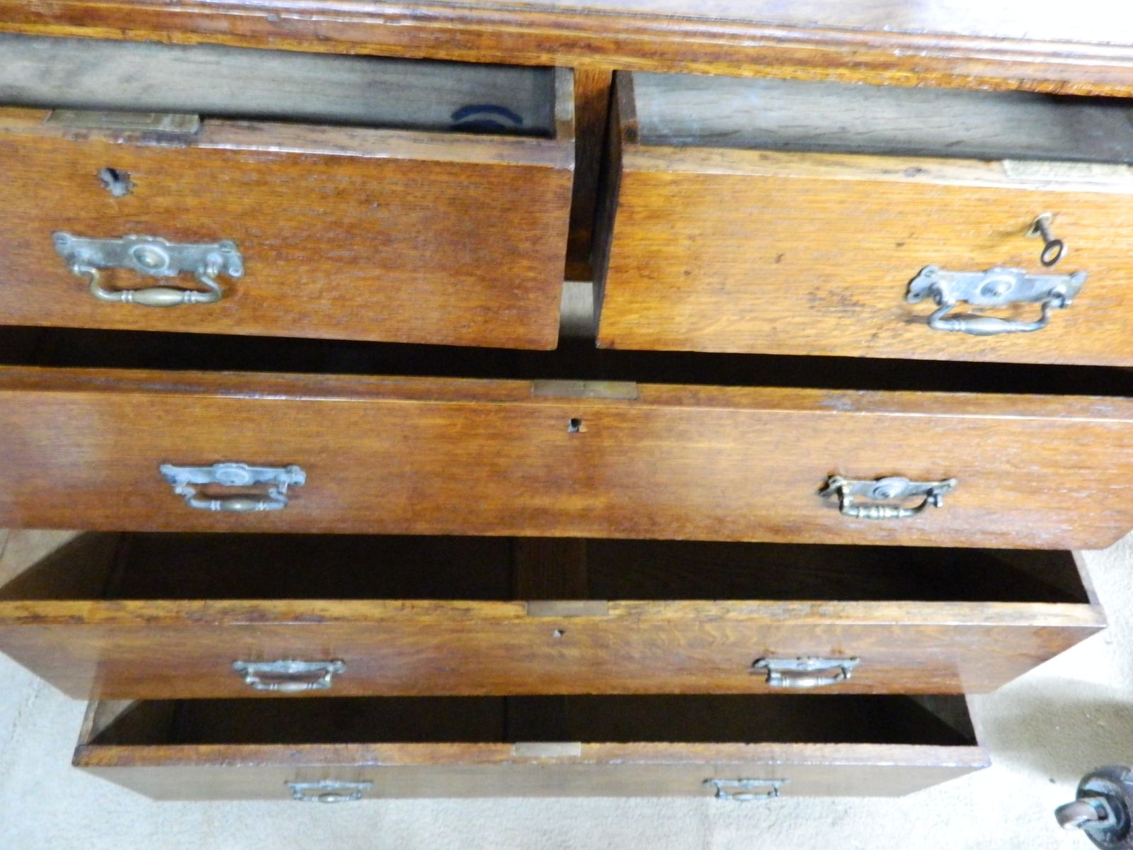 photo vintage Victorian Oak Chest Of Drawers