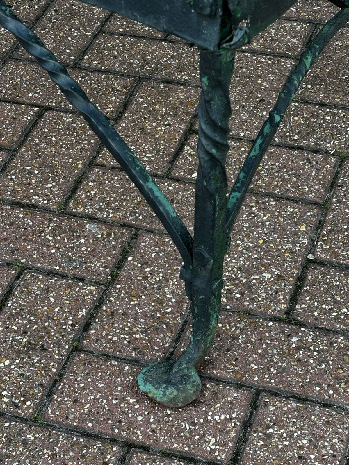 photo furniture Regency Iron Garden Bench. Superb Quality.