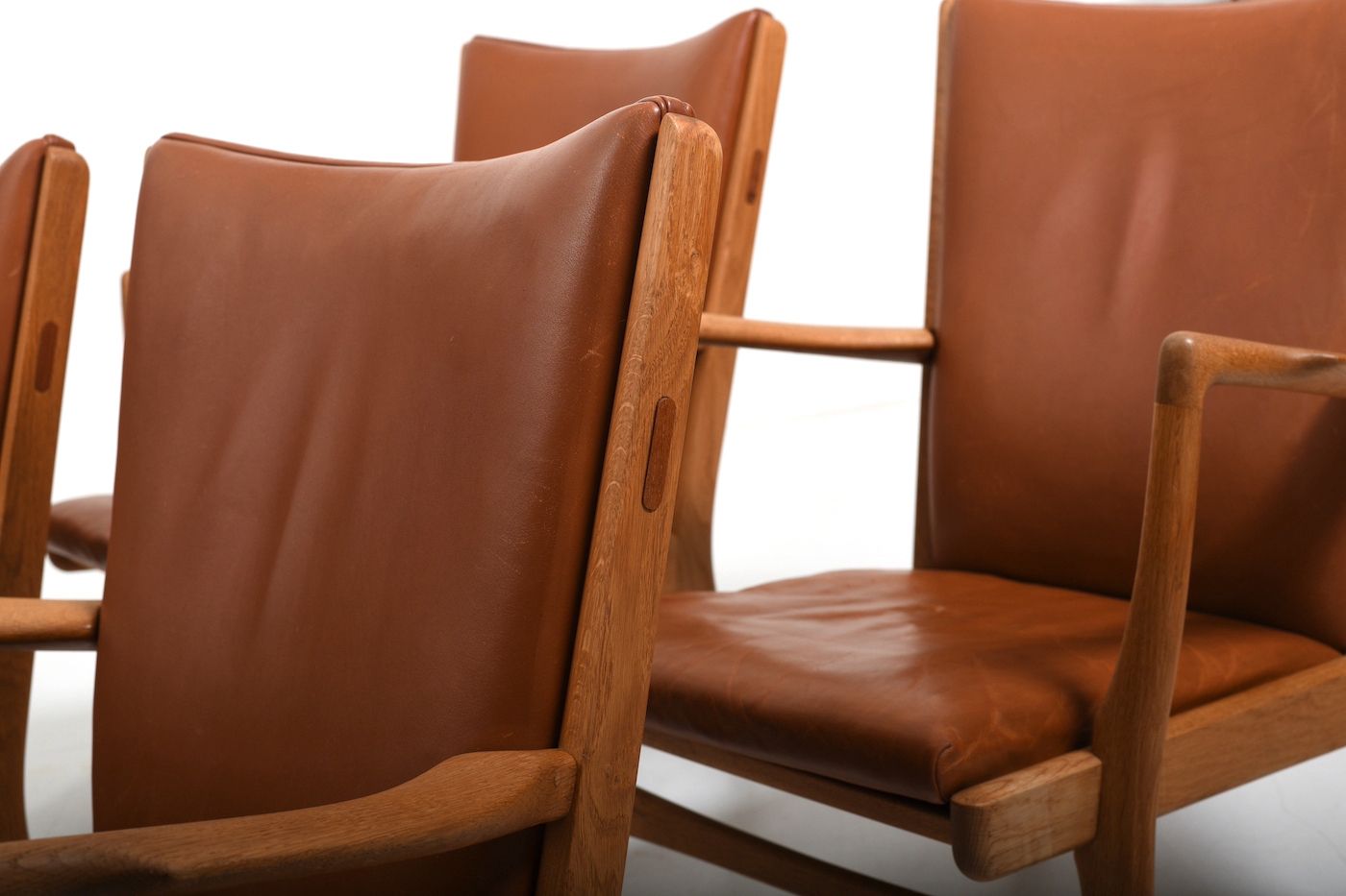photo furniture Hans J. Wegner Model Ap 16 In Oak 1951 / Set Of 4
