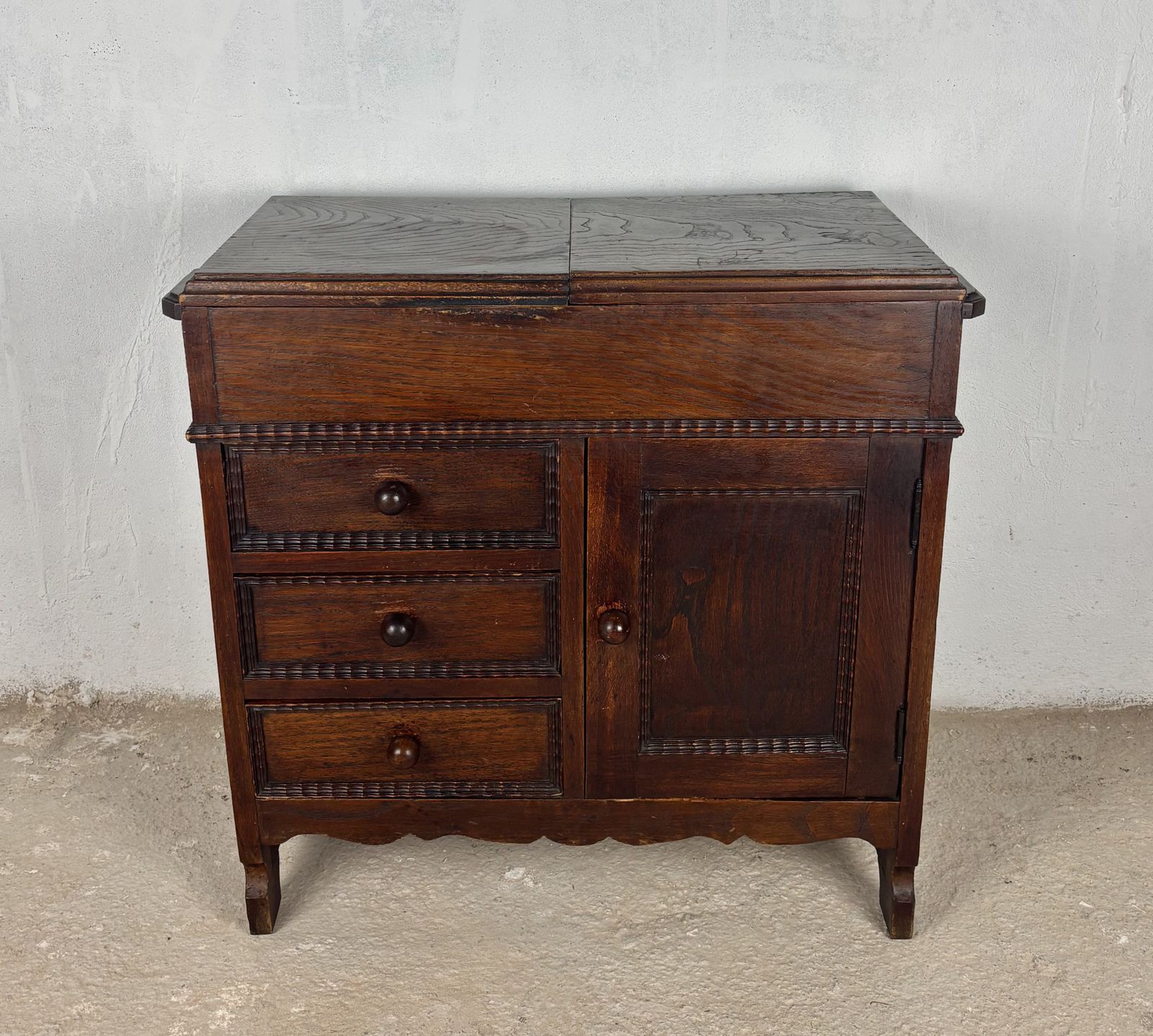 Spaanse eiken naaiwerkdoos met stoffen mand, begin 20e eeuw photo furniture