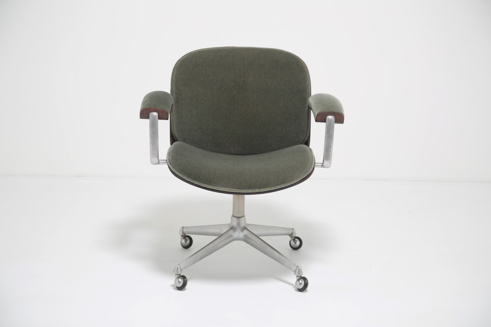 Ico Parisi Italian Executive Desk Chair, Figured Rosewood Sage Green Mohair Velvet For Mim, Italy, 1960s photo vinterior