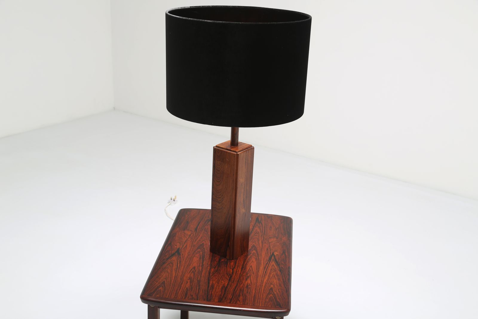 photo vinterior Vintage Deens Modern palissander rozenhout tafellamp, jaren 1960.