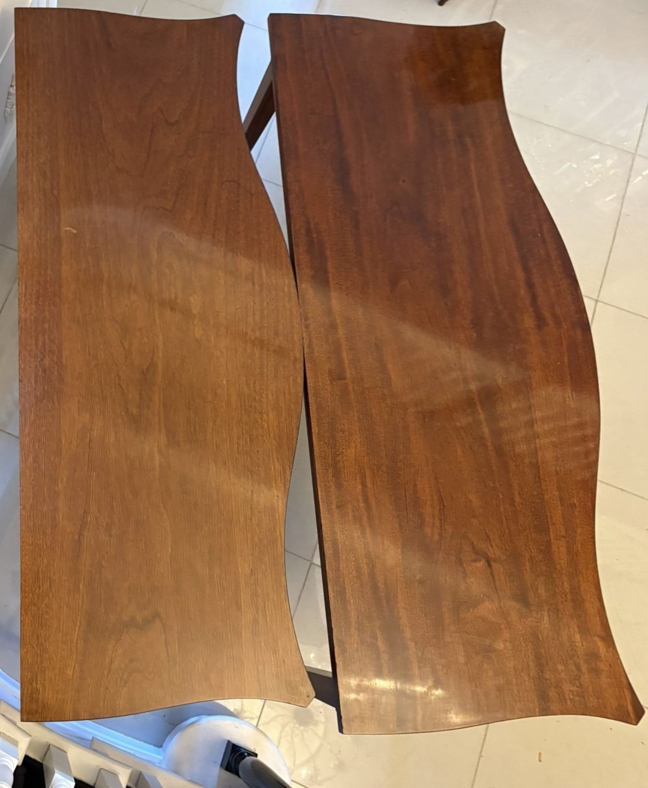 6895.0 Antique Mahogany Pair Of Serpentine Serving Tables With Carving photo