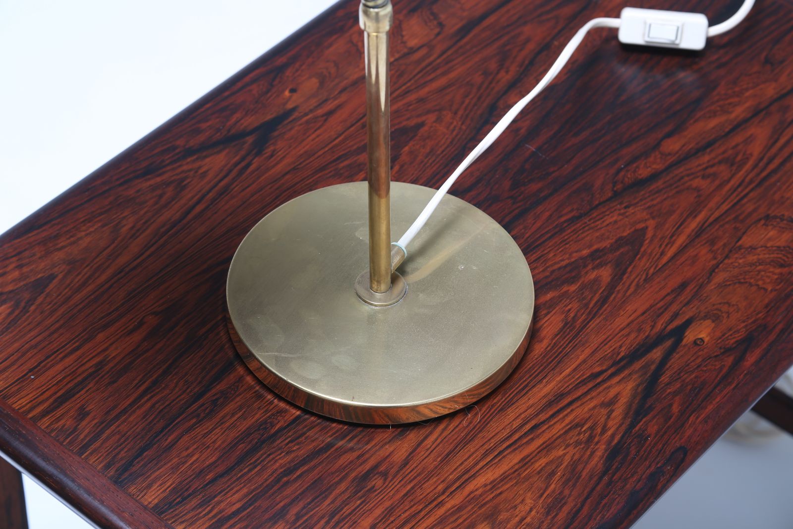 Mid-Century Modern Zweedse messing bureaulamp met verstelbare zwenkarm van Konsthantverk Tyringe, jaren 1960 photo Verlichting
