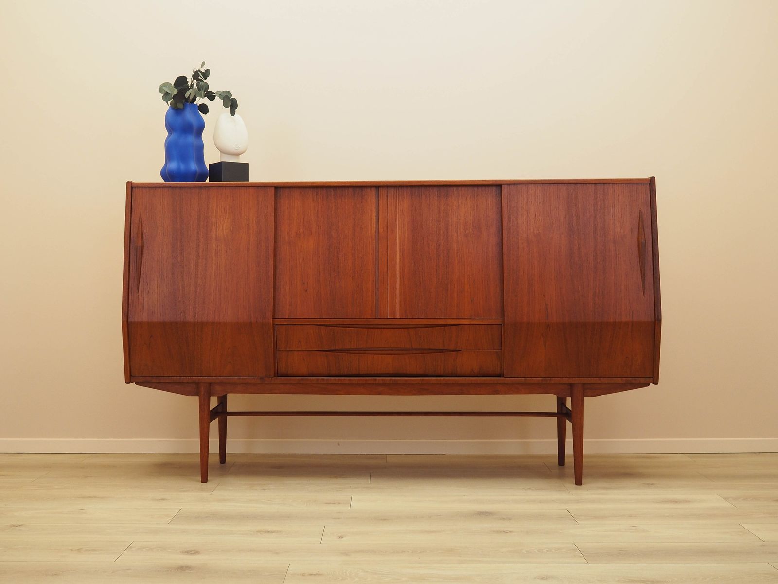 Teakhouten highboard, Deens design, jaren 1960, gemaakt in Denemarken photo furniture