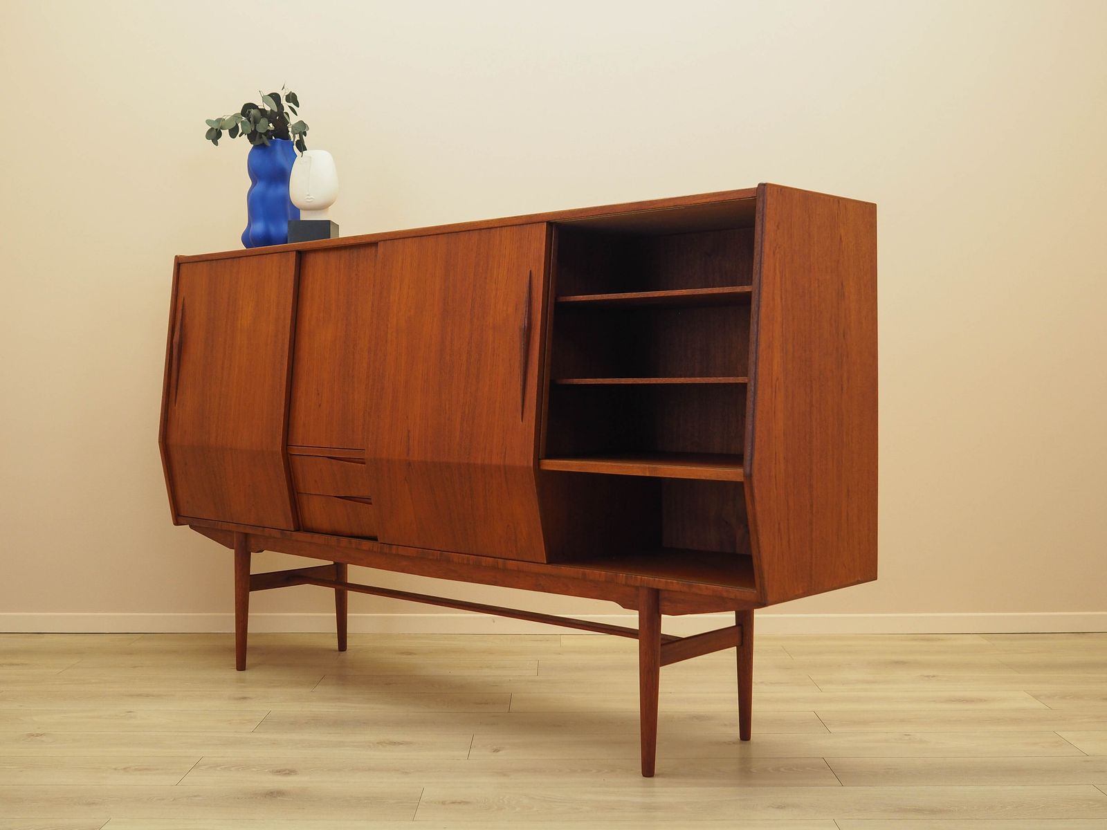 Teakhouten highboard, Deens design, jaren 1960, gemaakt in Denemarken photo vinterior